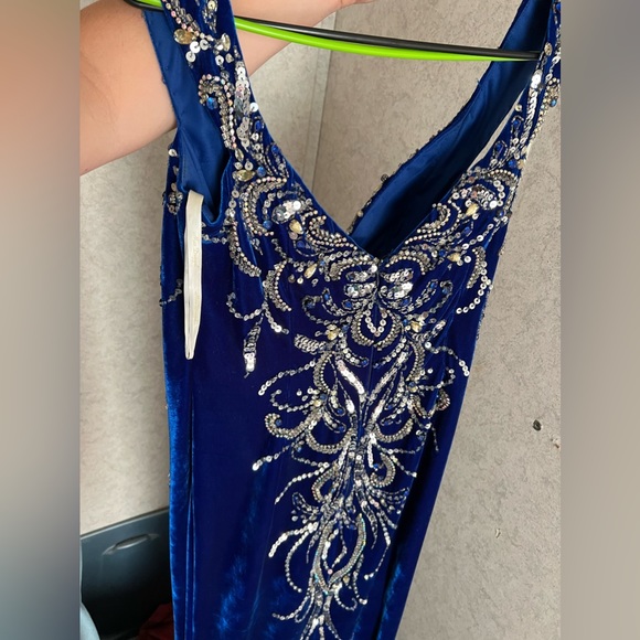 Size 12 Macduggal prom dress. Velvet material, sapphire in color. - Picture 2 of 3